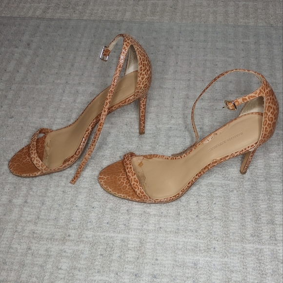 Women's banana republic tan/nude cheetah print strappy heels - Picture 7 of 15